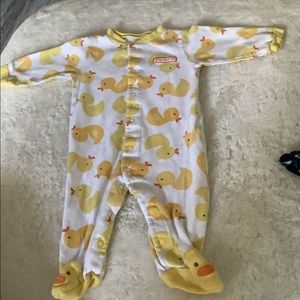 Carter’s one-size with 🦆 ducks white yellow 6 mo size cute soft to touch